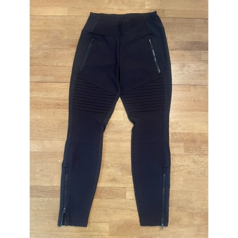 ATHLETA Headlands Hybrid Tight with Stash Pockets Black Size 4